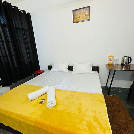 Shree Balaji Homestay Ayodhya Zewnętrze zdjęcie