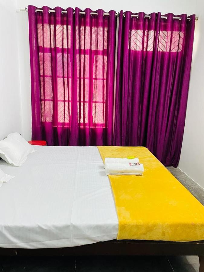 Shree Balaji Homestay Ayodhya Zewnętrze zdjęcie